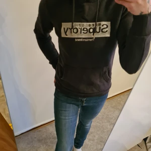 Superdry hoddie - Snygg hoddie från superdry, använd 1 gång