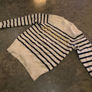 Zadig tröja  - As cool randig, stickad Zadig tröja sol tyvärr är lite för liten för mig. Är i barnstorlek men skulle säga att den passar en xs