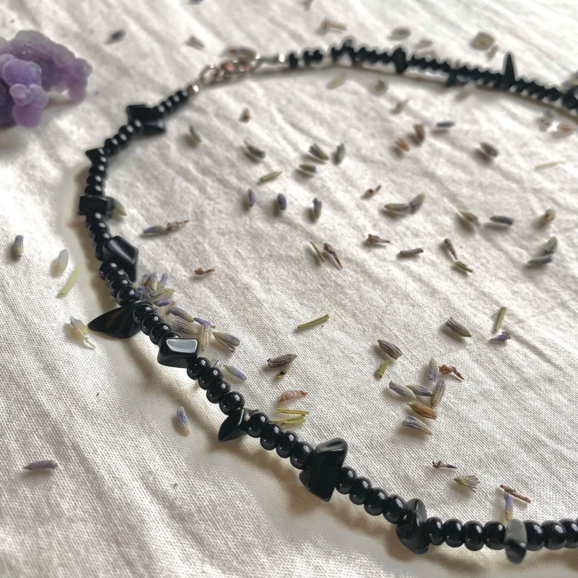 Halsband med obsidian