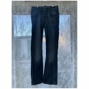 BLÅ LEE JEANS - Säljer dessa blå lee jeans då de tyvärr blivit för små för mig! 💓