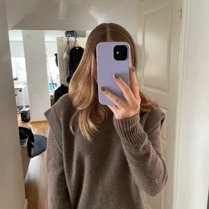 Soft goat tröja - Funderar på att sälja denna ursnygga Cashmere tröjan från Soft Goat då den är lite för stor! Aldrig använd och nypris ligger runt 2500 kr. Säljer inte för mindre än 1400 då den aldrig är använd!💕Storlek s, hör av er om ni är intresserade!