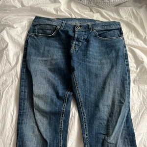 Dondup jeans George strl 35 - Väldigt gott skick, inköpta på United fashion Göteborg. Storlek 35
