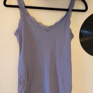 Linne - Sött lila/blått linne med fin passform <3