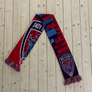 Vintage fotbolls halsduk - En väldigt fin fotbolls halsduk från laget indy eleven som spelar i 2:a ligan i usa så väldigt litet lag men med en väldigt snygg halsduk! Passar perfekt till våren!