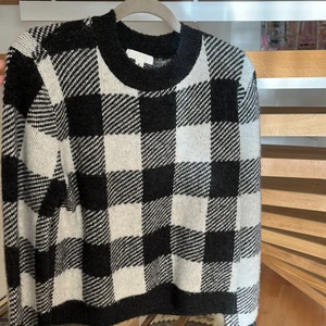 Stickad tröja - Säljer denna snygga stickade tröja!🤍