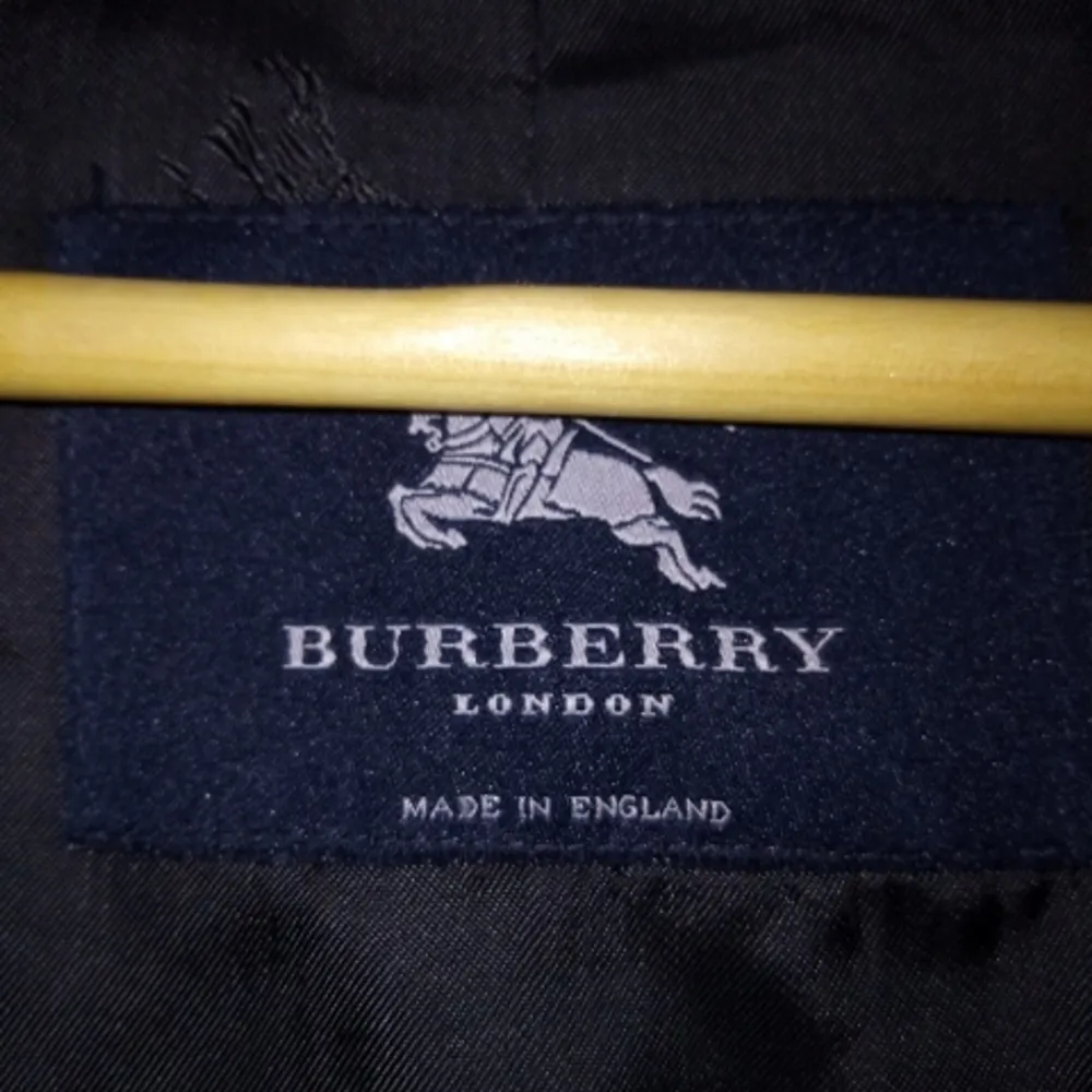 Burberry London trenchcoat (Herr) i nyskick använd 2-3 gånger Strl:XL  Nypris:22000kr. Jackor.