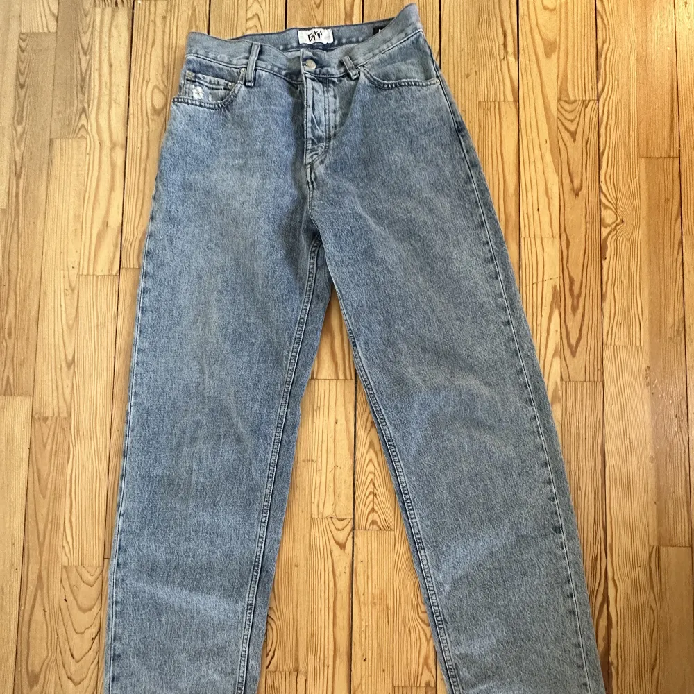 Sparsamt använda.  Är 179 cm lång. Jeans & Byxor.