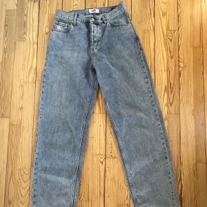 Eytys benz - Sparsamt använda.  Är 179 cm lång