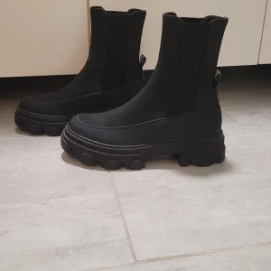 Boots - Skor från only, fint skick. Inte mycket använda. 