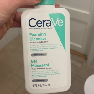 ceraVe - använd minst 10 gånger och bara på kvällen!! säljer då den inte passar mkn hudtyp