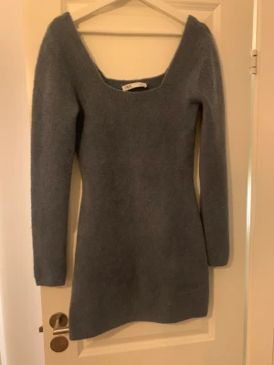 Snygg klänning  - Klänning som är skön att ha när det är kallt från zara. 