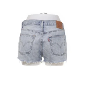 Levis shorts - Passar uppskattningsvis en mindre strl S🫶🏼🫶🏼200 inklusive frakt! 