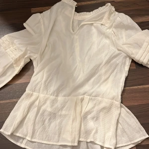 Fin tröja - En fin tröja till tex dop osv Använd en gång