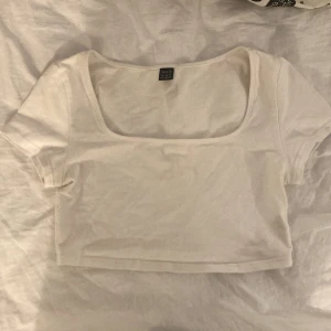 Vit kortärmad - Vit kroppad kortärmad från shein💗