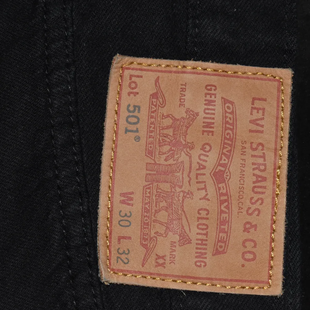Svarta Levis jeans 501 Bra skick Storlek W30 L32 Nypris 1100kr. Jeans & Byxor.