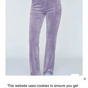 Söker - Söker lila juicy byxor i storlek M  Färgen day break