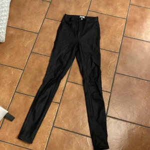 Skinn byxor  - Skinn byxor 