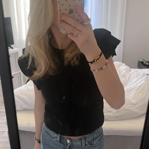 Volangtröja  - Fin volangtröja ifrån zara, använd vid fåtal tillfällen! Först till kvarn