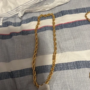 Cordell guld pläderad  - Tjockleken 10mm 65 i längden  Väger ca 150g