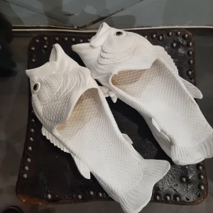 Tofflor  - vi har det i olika antal, porto ingår inte i priset, betalning till bankkonto i Sverige, Lissabon  boutique 003519110953481 Whatsapp/Viber 