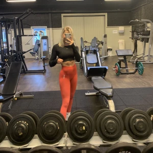 Gymshark tights - Säljer också mina röda Adapt Ombre tights från Gymshark pga används inte. Strl XS ❤️ Bra skick!! 