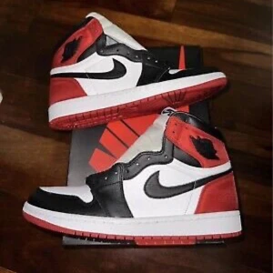 Jordan 1  - Jordan 1 använd lite använd men ser i bra skick stl 43 jag finns i Helsingborg