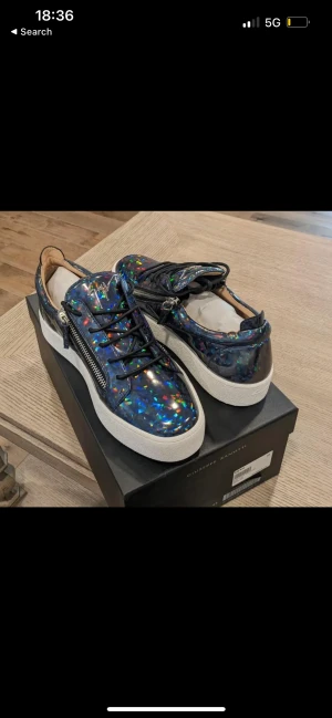 Giuseppe Zanotti ”May London” - Helt nya Giuseppe skor från lådan, fraktas bara då jag bor utomlands kan även skicka mer bilder med qr kod osv. Endast seriösa köpare kontaktar. Nypris 7500kr