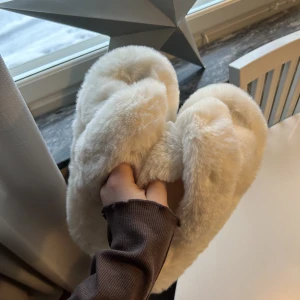 Mystofflor  - Nyinköpta tofflor som tyvärr är för små för mig! Aldrig använda!