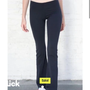 Trendiga yoga pants - Lågmidjade bootcut tights från brandy melville  Använda ett fåtal gånger 