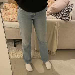 Zara jeans - Lågmidjade jeans från Zara i strl 36! 