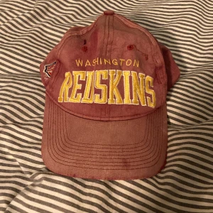 Nfl keps - Mycket andvänd men snygg Nfl keps.