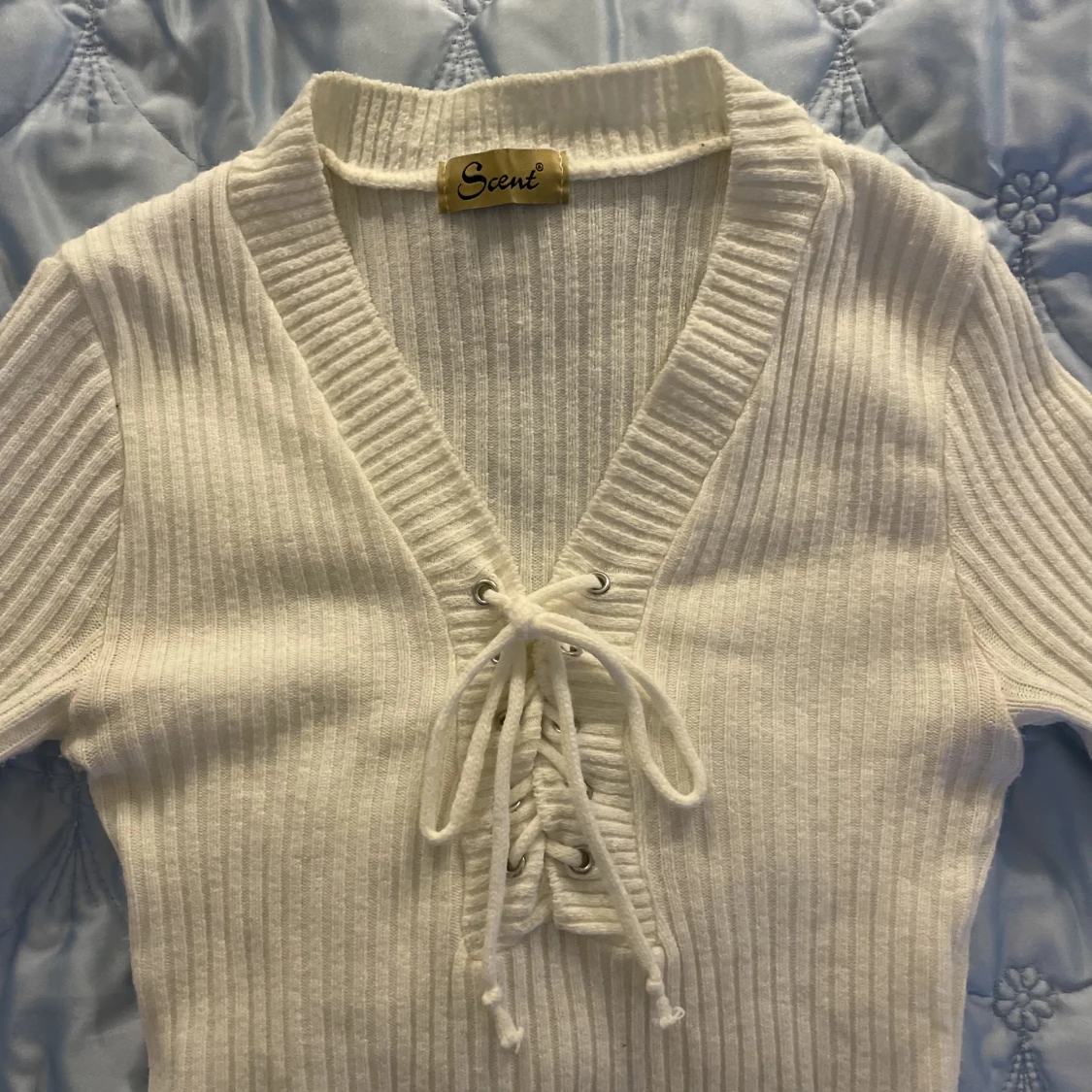 Vintage vit stickad ribbad tight tröja med snörning - 91