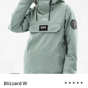 Dope skidjacka  - Nu säljer jag min dope jacka som är helt slutsåld på hemsidan, den är i skal och ordinarie priset är 1799kr❤️