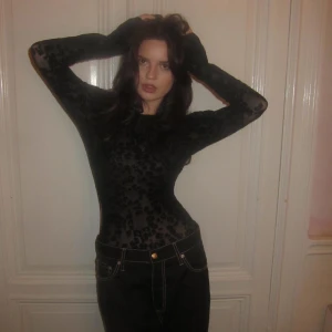 Svart leopard topp - Egen sydd svart leopard topp av aviv uf. För köp följ våran instagram @aviv.uf för information! 