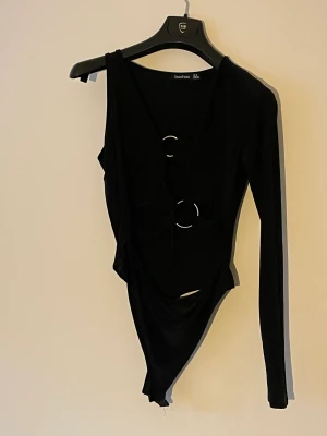 Body with cutouts  - Body med cut outs och silver detalj 
