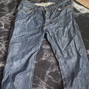 RDWD jeans  - Rdwd jeans storlek W:34 L:34  Djur finns i hem tvättas osv innan det skickas  Finns ingen bild när dom är på då dom inte är min storlek  köpare står för frakt 