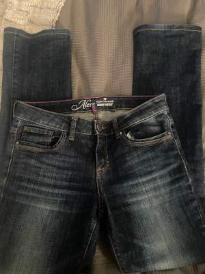 Jättefina low waist Tom Tailor vintage bootcut jeans!💗 Säljer pga att de är för stora💘 Köpare står för frakt! Pris kan diskuteras!!