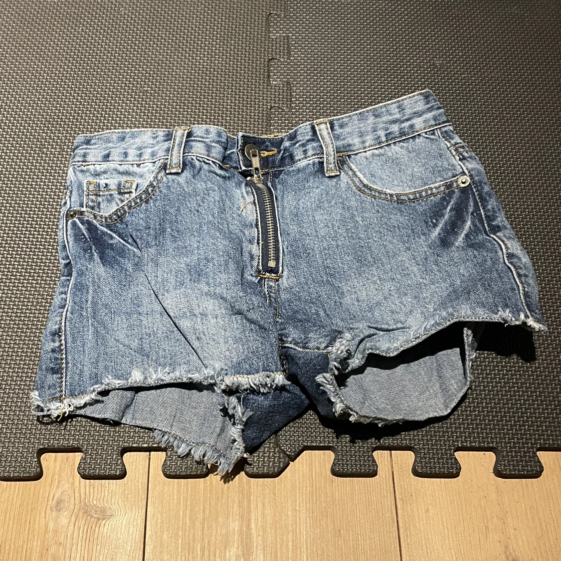 Mörkblå jeansshorts