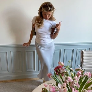 Dream Skirt från Djerf Avenue - storlek s, helt ny med tags! normal i storlek, går att använda som en klänning med! frakt på 66kr tillkommer 