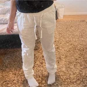 Linnebyxor - Jätte fina linnebyxor i stl S💞💞 skriv privat om ni undrar nått! TRYCK INTE PÅ KÖP NU, kan mötas upp i sthlm