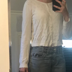 Kofta men hjärtan - Kontakta mig vid intresse!! Säljer denna jättegulliga koftan från polarn o pyret. Använt skick. Köpare står för frakt!