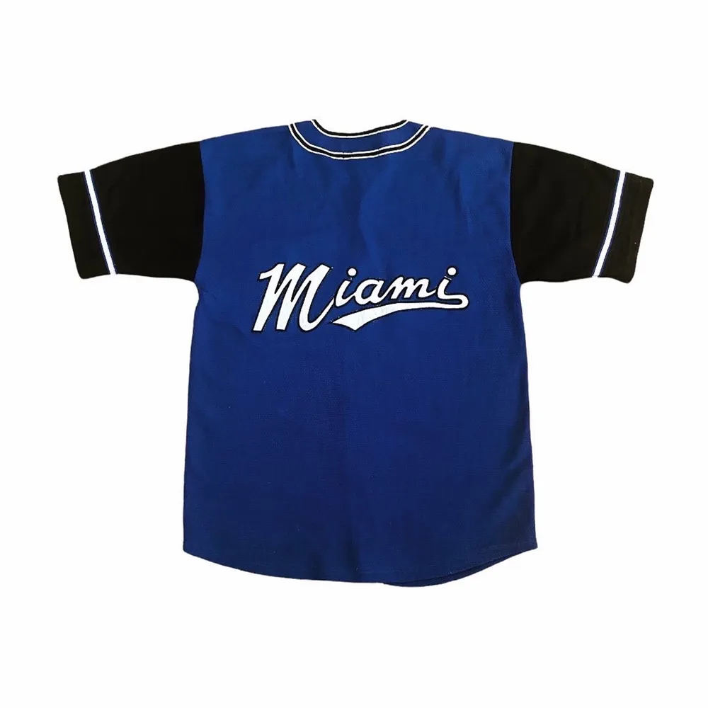 Star 2000 Baseball Jersey 90’s Vintage Unisex ⚾️🤍💯  Pris: •199kr Stl: M Bredd 51cm Längd 69cm  Kontakta mig för mer info 😀. Övrigt.