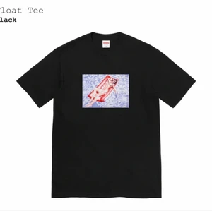 supreme float tee - helt oöppnad och såklart inga skador eller ngt, alla tags kvar.