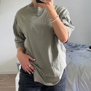 Oversize t-shirt - Oversize grön t-shirt från h&m, köparen står för frakten på 49kr 