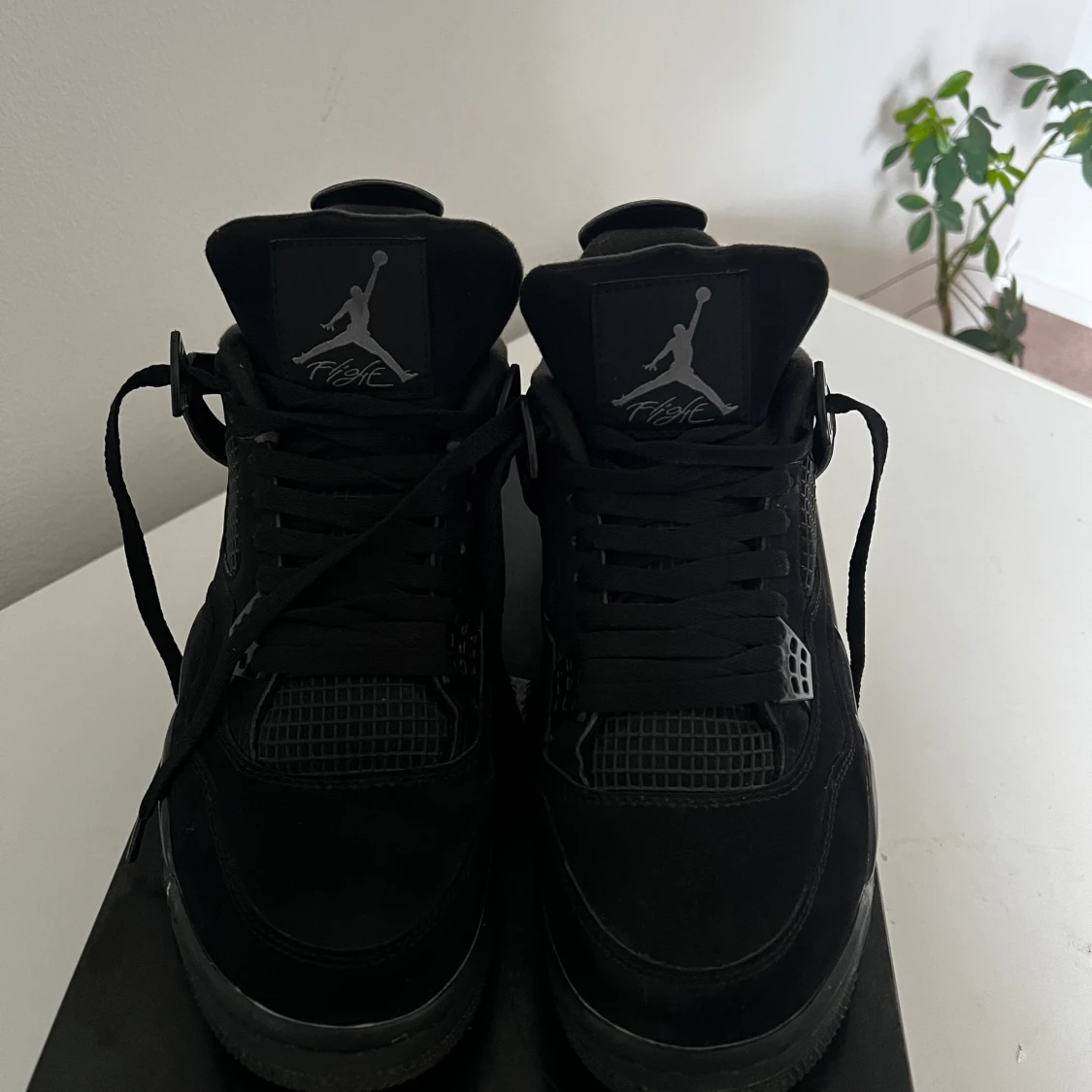 Jordan 4’s (black cat) till salu
