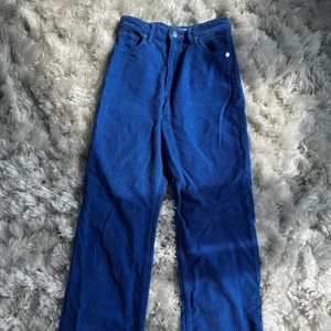 Manchesterbyxor  - Blå Manchester byxor, utsvängda säljer då de inte passar längre.