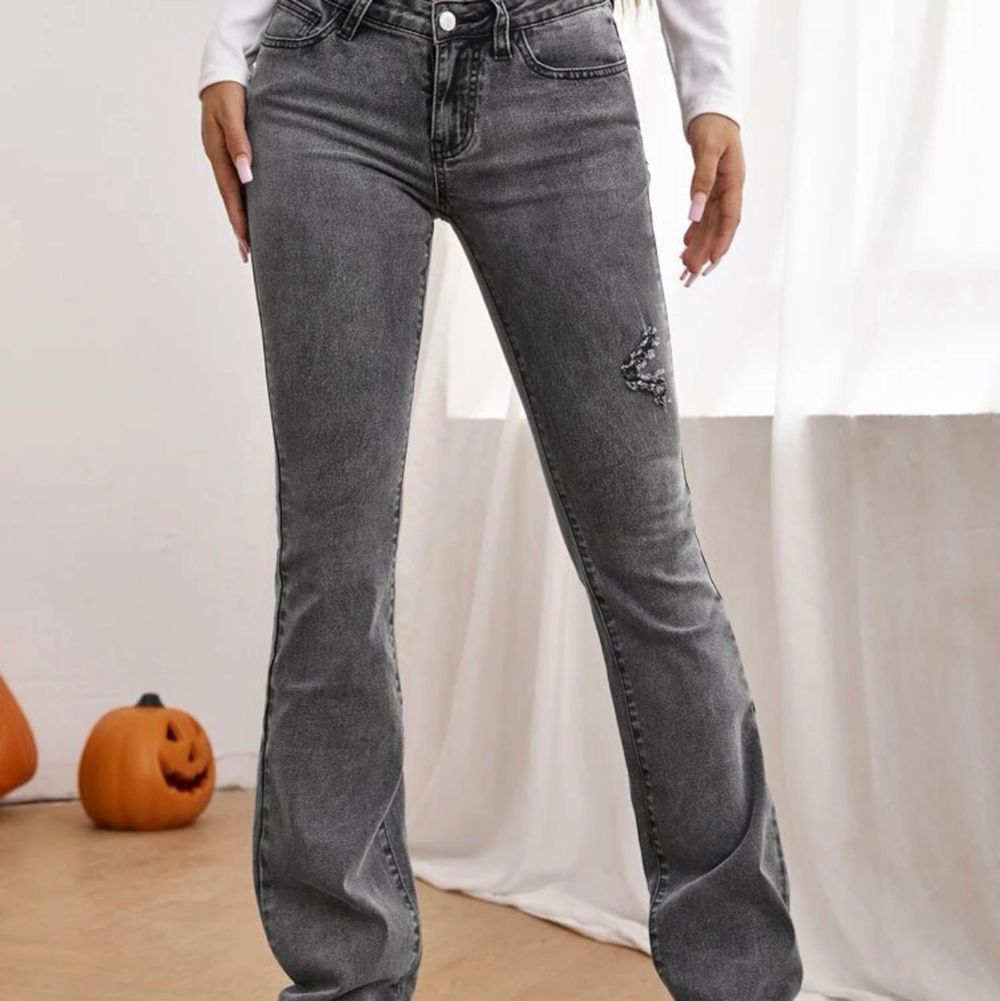 Grå Gråa lågmidkade jeans i storlek s | Plick Second Hand