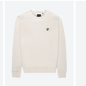 Lyle and scott - Säljer min beiga lyle and scott tröja som är jätte fin och mysig! Storlek s men passar mig som oftast har xs eller s! 