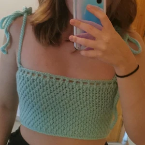 Virkad topp - Fin topp nu till sommaren med justerbara rosetter i axelbanden som görs enligt dina önskemål om mått och färger🥰