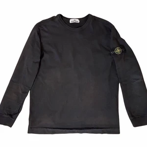Stone Island Crewneck - Stone Island Crewneck Skick 7/10 tvättad men inga andra fel på den Storlek XL passar L Pris 700 Bud från 600